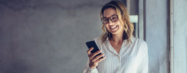 Smiling businesswoman 640x250